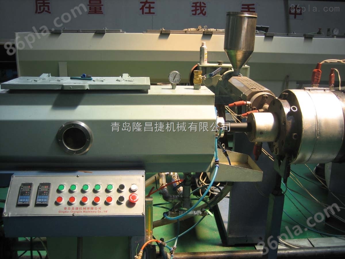 青岛隆昌捷机械PE硅芯管生产线